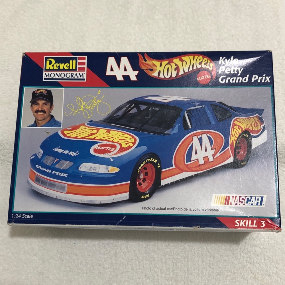 NASCAR Kyle Petty 1:24 scale model. #44